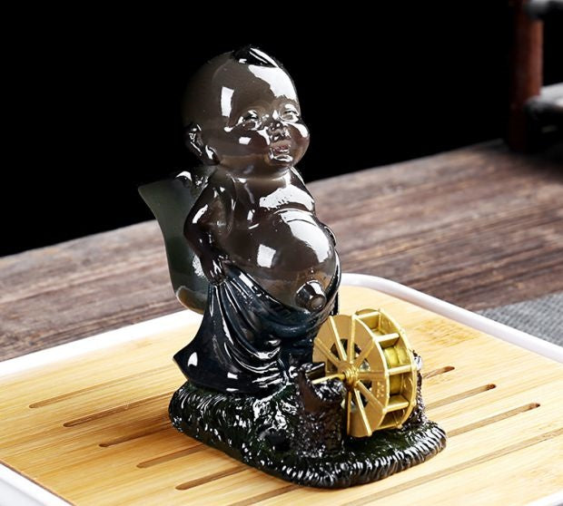 The color-changing tea pet, peeing baby and child, water-spraying tea toy, and the kung Fu tea set symbolize a continuous flow of wealth