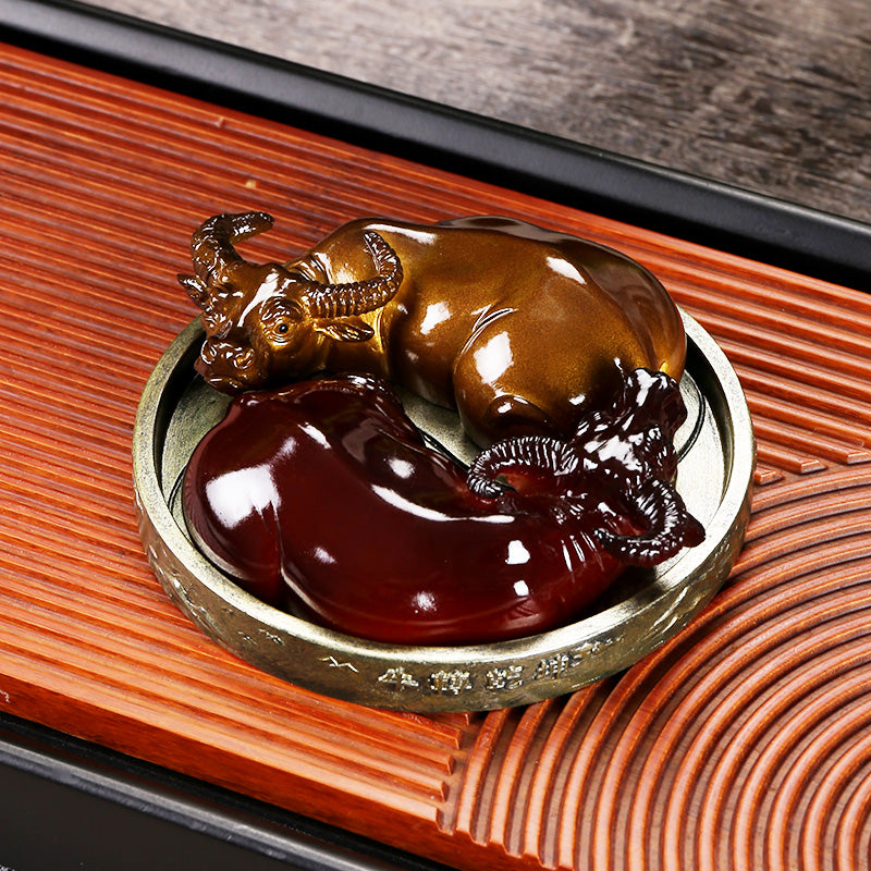 Color-changing tea pets, a pair of cow figurines, Zen creative tea play, kung Fu tea set accessories